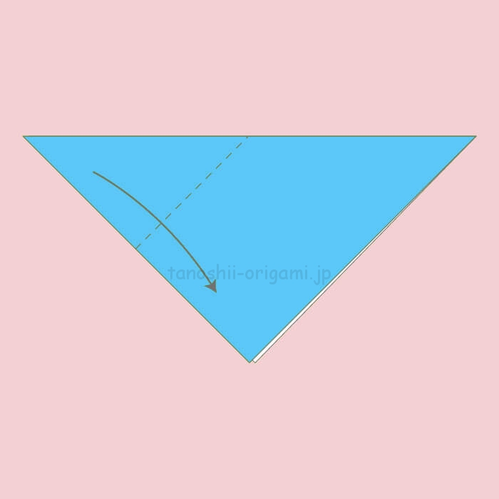 1.三角に折り、角と角を合わせるように斜めに折る