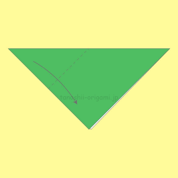 三角に折り、角と角を合わせるように斜めに折る