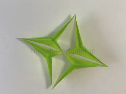 折り紙の皿の簡単な折り方 立体のお花でおしゃれな菊皿 きくざら を紹介 たのしい折り紙