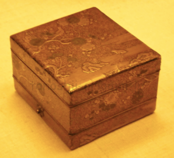 折り紙の箱の入れ物の折り方は つのこうばこの作り方を紹介 たのしい折り紙