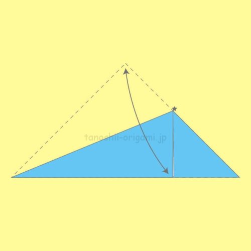 1.折り紙を三角に折り、星マークのところで半分に折る