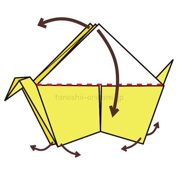 12.上の三角のところを下に向けて折り、下の角を小さく外側に折る
