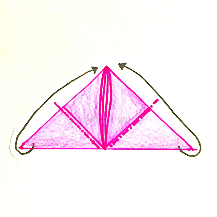 7.反対側も同じように角と角を合わせるように折る-2