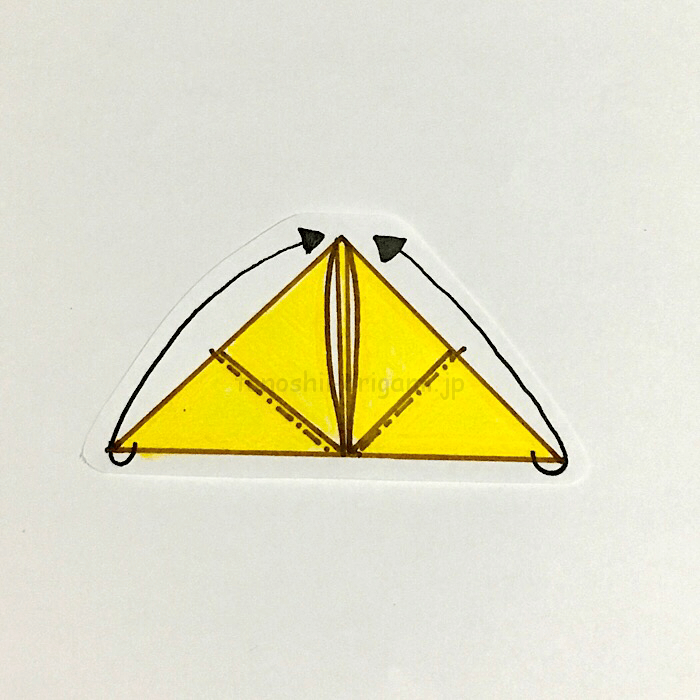 7.反対側も同じように角と角を合わせるように折る