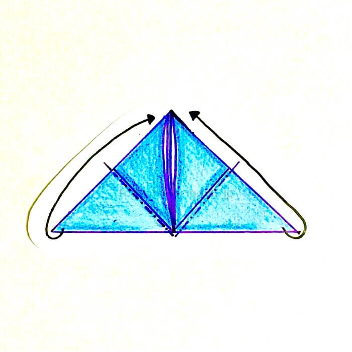 8.反対側も同じように角と角を合わせるように折る