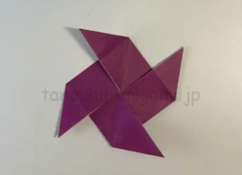 折り紙の風車(かざぐるま)の完成