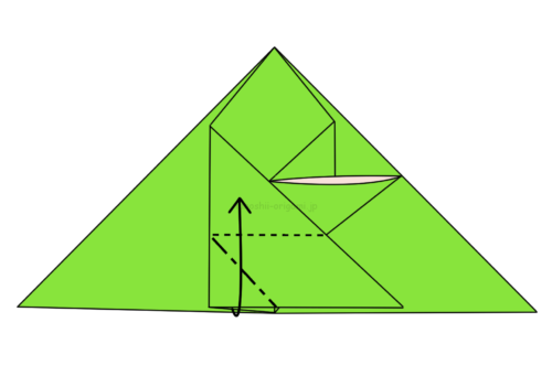 12.角の部分に斜めに折り線をつけて上に開いてつぶすように折る