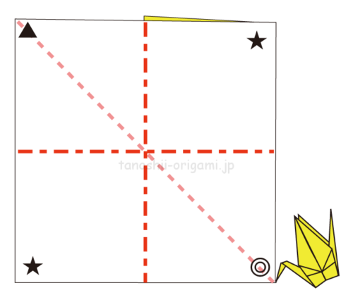 4.大きい正方形の方も◎マークが下になるように鶴を折る