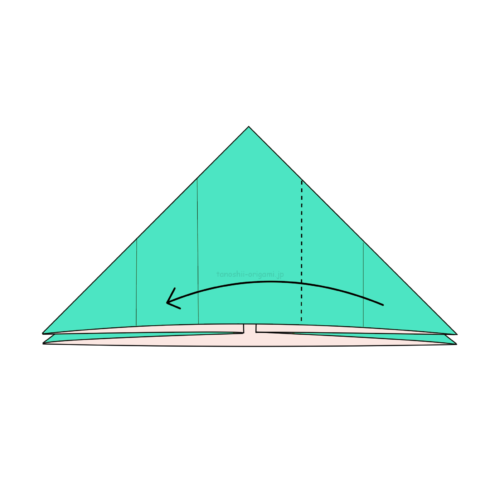 8.右側の1つの折り線に合わせて左側に向けて折る-2