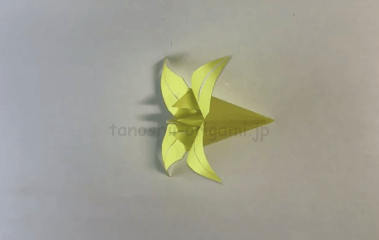 折り紙の百合(ゆり)の花の折り紙