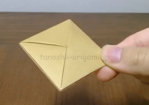 折り紙でコースターの作り方は 簡単でおしゃれ 一枚で四角になる折り方 たのしい折り紙