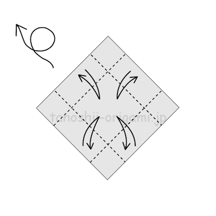5.端を真ん中に合わせて折り、折り線をつける (2)