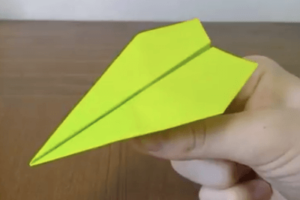紙飛行機の作り方まとめ 正方形の折り紙や長方形 の紙 簡単な折り方を紹介 たのしい折り紙