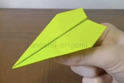 紙飛行機の作り方まとめ 正方形の折り紙や長方形 A4の紙 簡単な折り方を紹介 たのしい折り紙