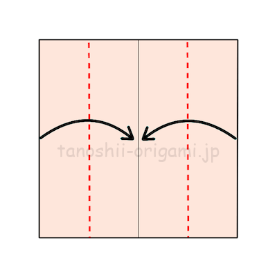 2.両端から真ん中の線に合わせて折り、さらに半分に折る。