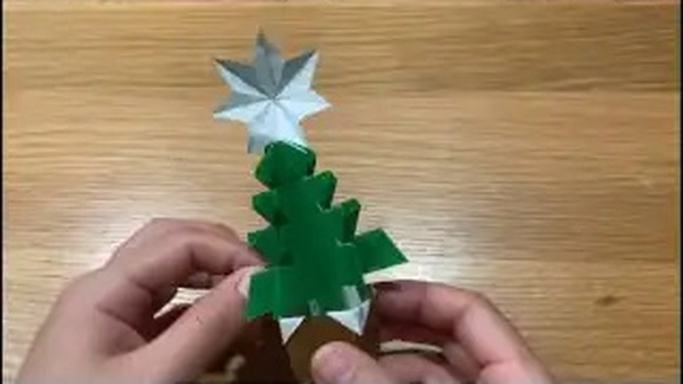 立体のクリスマスツリーの折り紙の完成形
